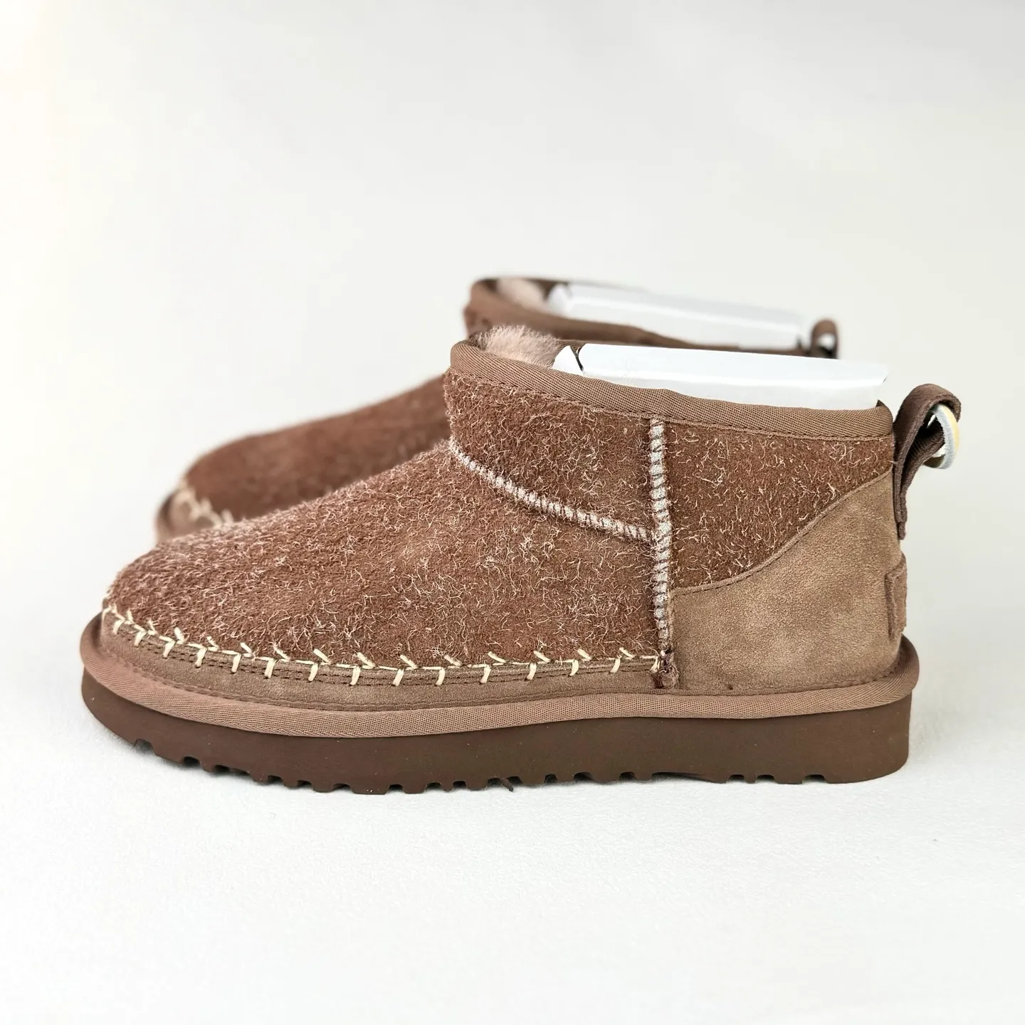 💰520 📦25 New Products for Autumn and Winter | Biarritz · UGG New Products for Autumn and Winter Classic Novelty Series (Biarritz Style) 🔥 I have been recently picked up by this Biarritz model ￼￼[草草R][草草R][草草R] 📦The entire series of Biarritz is now online ❄️There are Tasman slip-ons and ultra-short boots suitable for autumn and winter. ✔️🔘 Tasman Biarritz model Shoe size: 36-40 Color: mustard seed/light oak brown ✔️🔘Classic super short boots Biarritz model shoe size: 36-40 Color: mustard seed/light oak brown 🍁Let’s create our own uniqueness together this autumn and winter ✔️ In the collision of classics and personality 💫 Find your unique relaxed style 😎 This style is very UGG!